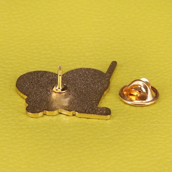 “How Very” Heathers 80’s Movie Croquet Enamel Pin - Picture 2 of 2